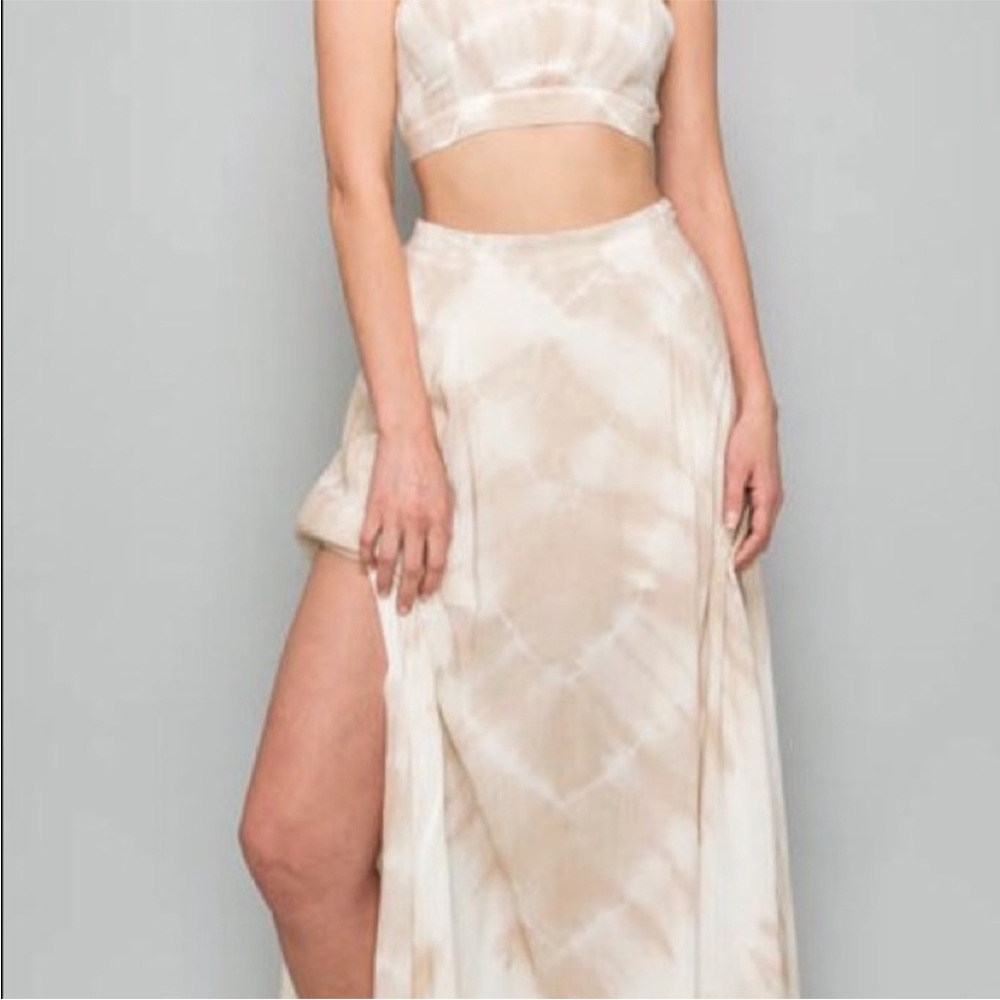 Aakaa Cream Tie-Dye Skirt Set